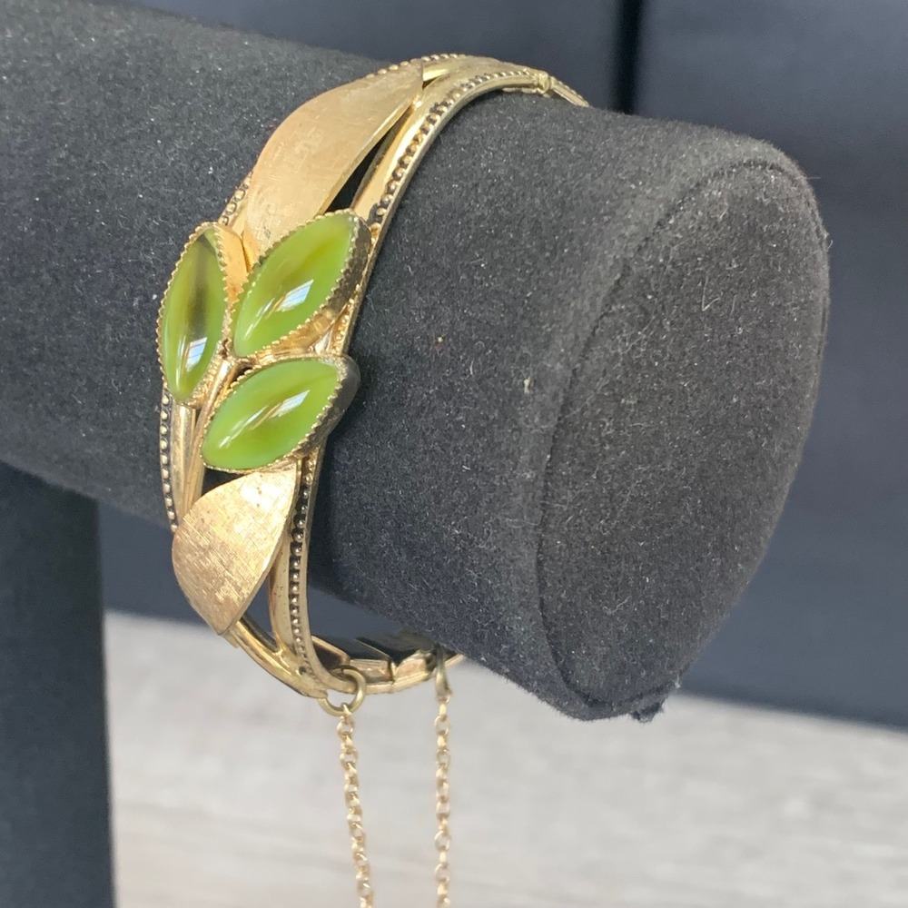 Vintage Gold Tone Green Leaf Hinged Bangle Bracelet with Safety Chain 4805